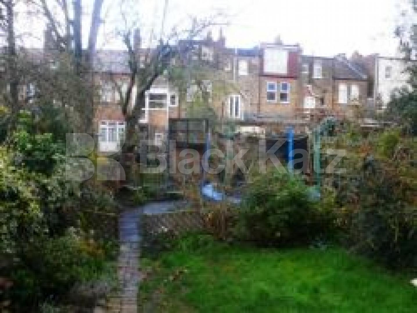 			5 Bedroom, 1 bath, 1 reception Flat			 Denton Road, CROUCH END N8